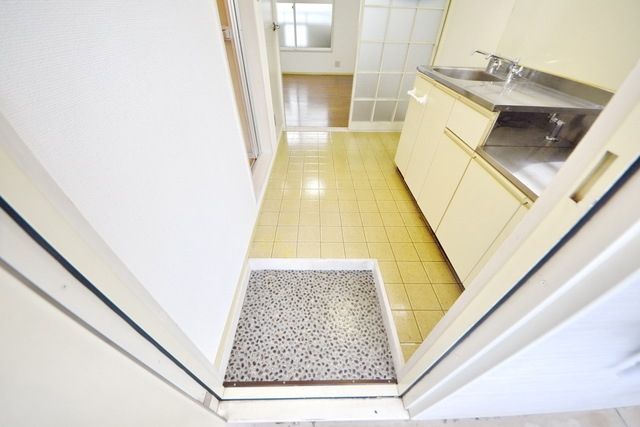 玄関　タウンハウジング府中店まで