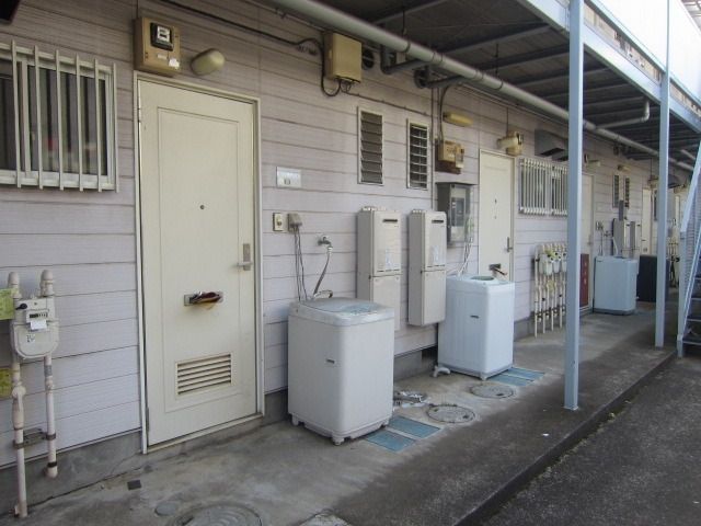 エントランス　タウンハウジング府中店まで