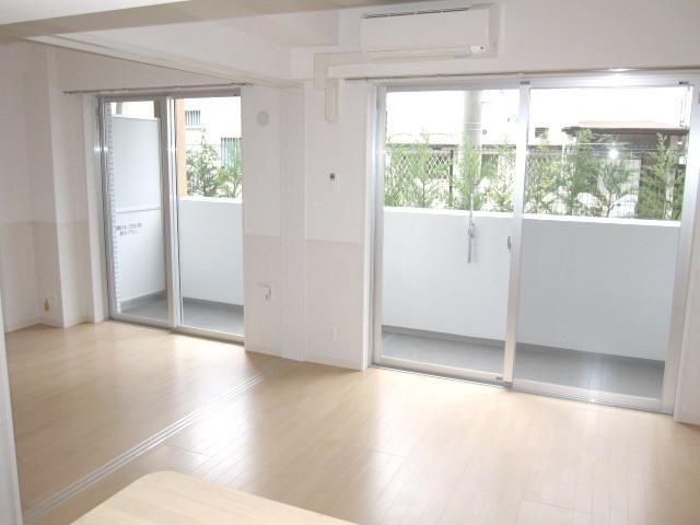 その他部屋・スペース　★明るいリビング１１帖★