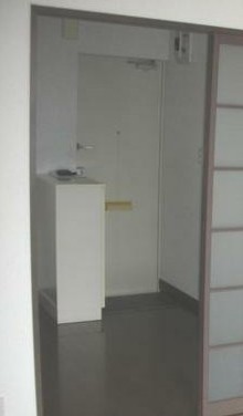 玄関　玄関方面