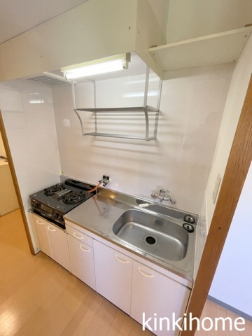 キッチン　※写真は別号室。現況優先