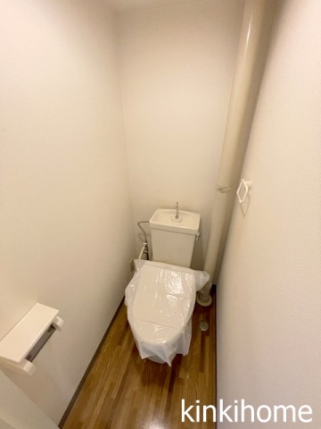 トイレ　※写真は別号室。現況優先