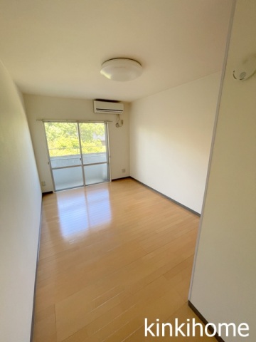 居室・リビング　※写真は別号室。現況優先