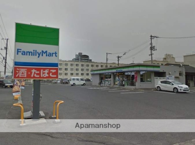 コンビニ　ファミリーマート（コンビニ）まで349m