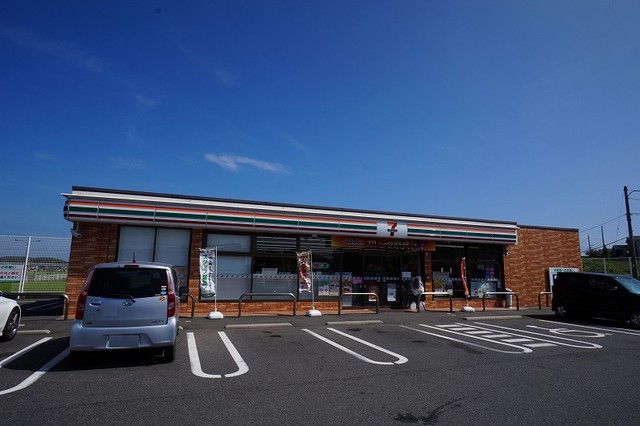 コンビニ　セブンイレブン（コンビニ）まで850m