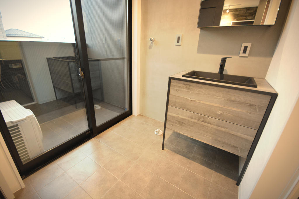 洗面設備　ヴィンテージな洗面台。