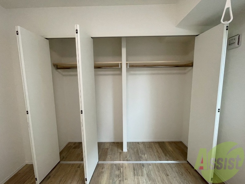 収納　クローゼットは奥行きもあり、荷物が多い方でも安心です。