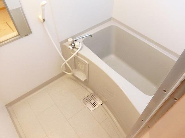 バス・シャワールーム　キレイにリフォームされています！