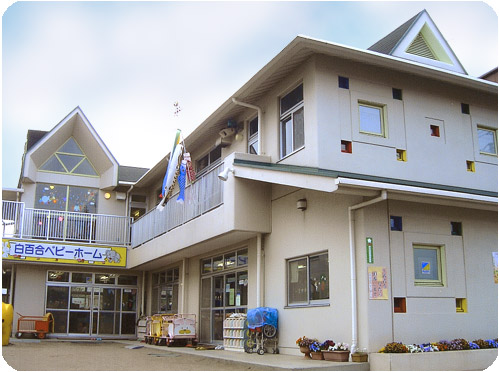 幼稚園・保育園　白百合ベビーホーム（幼稚園・保育園）まで298m