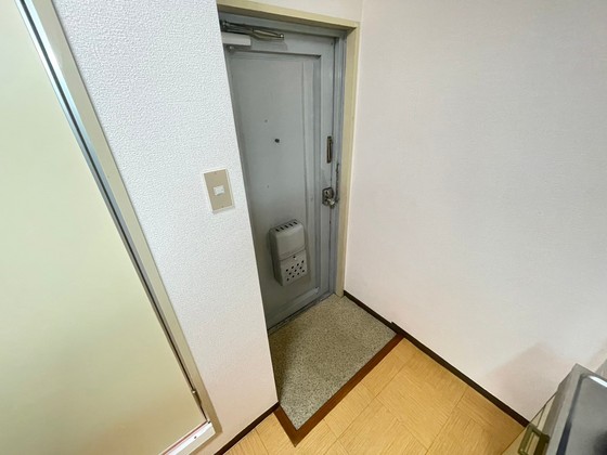 玄関　※別号室の写真です