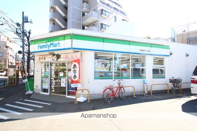コンビニ　ファミリーマート中野鷺宮一丁目店（コンビニ）まで967m