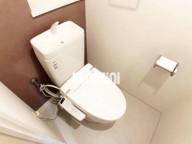 トイレ　温水洗浄便座です