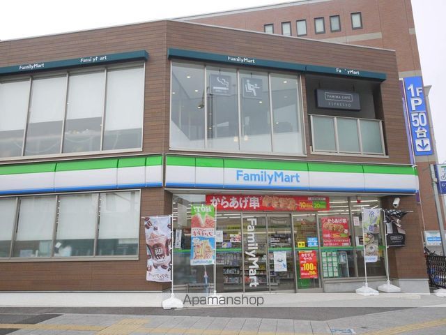 コンビニ　ファミリーマート（コンビニ）まで271m