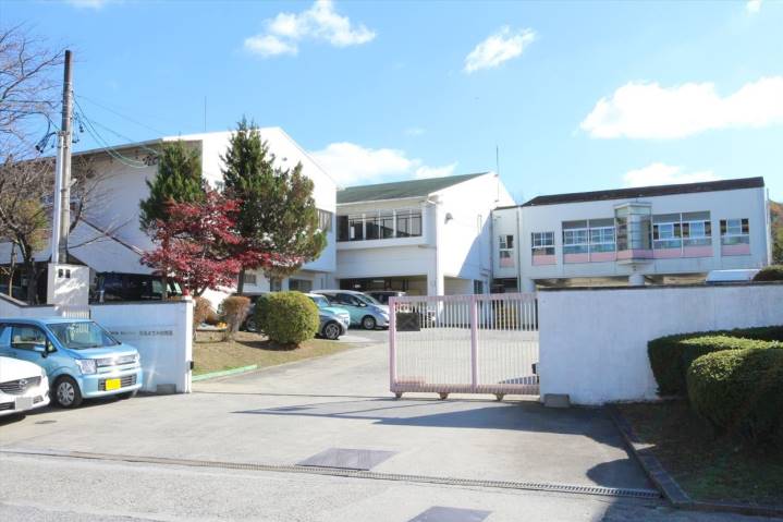 幼稚園・保育園　名張よさみ幼稚園（幼稚園・保育園）まで239m