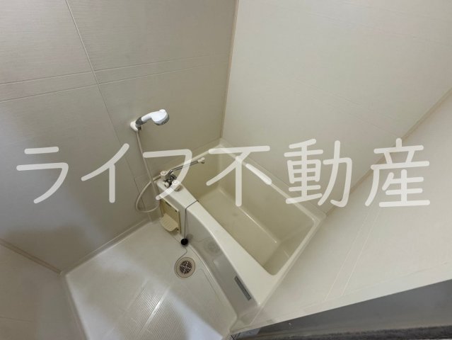 バス・シャワールーム　落ち着いた空間のお風呂です