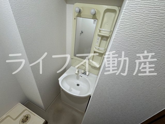 洗面設備　朝の支度にも助かる、独立の洗髪洗面化粧台