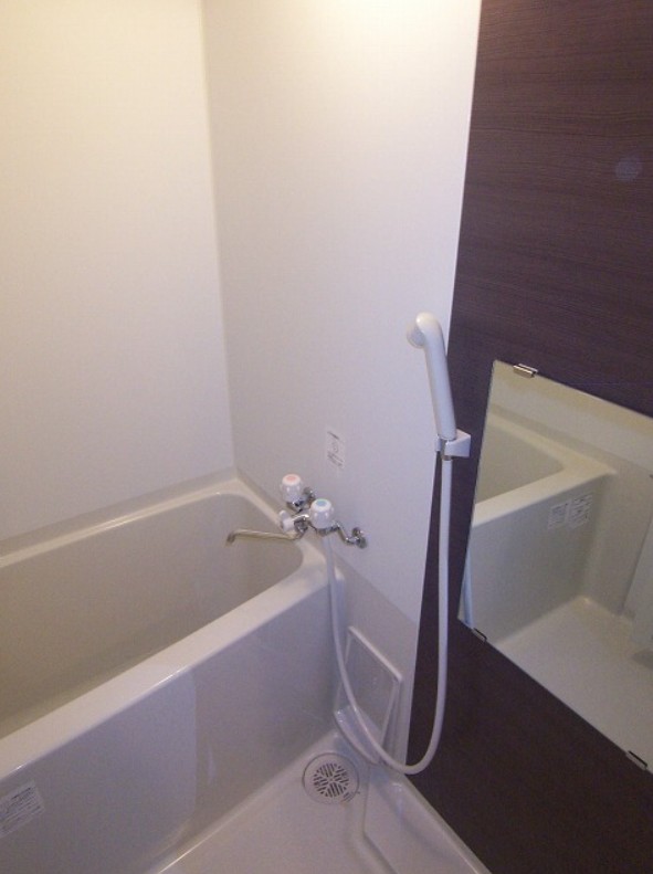 バス・シャワールーム　★ゆったりとできる広さの浴槽★