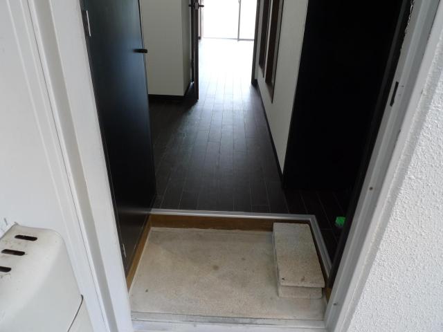 玄関　※同タイプ部屋の写真です。