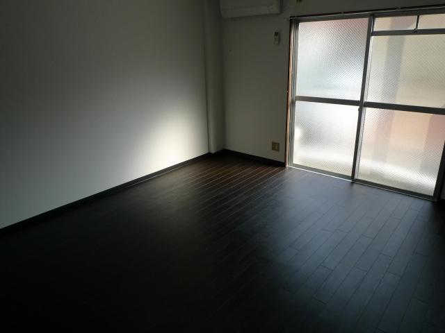 居室・リビング　※同タイプ部屋の写真です。