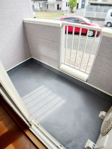 バルコニー　開放的で明るい空間を演出してくれるバルコニーです