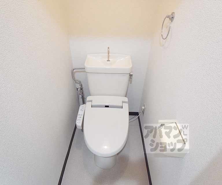 トイレ　ウォシュレット付きです。