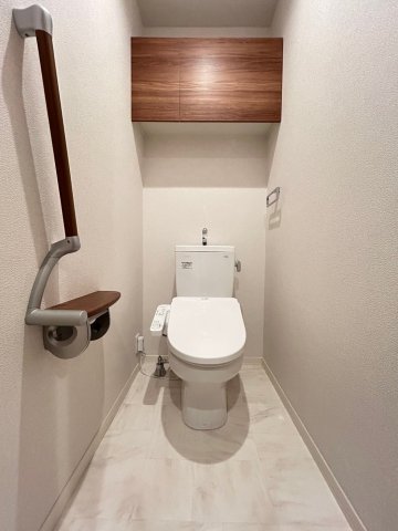 トイレ　別号室の写真です。ご参考までに