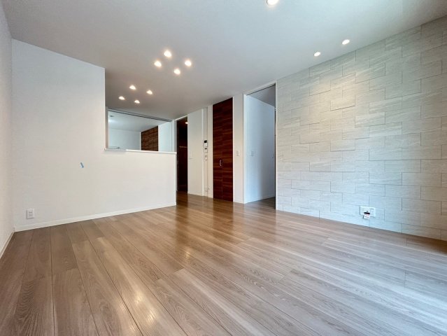 居室・リビング　別号室の写真です。ご参考までに