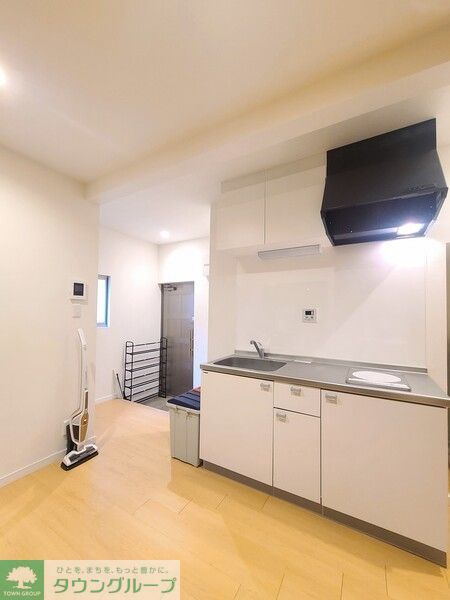 玄関　家具家電は残置物扱いです。