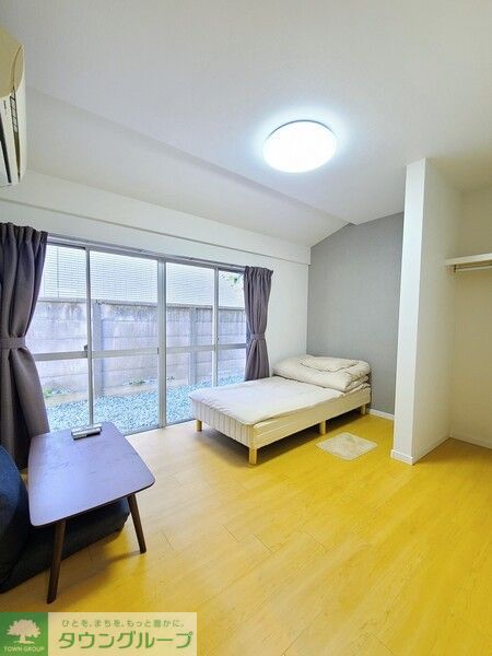 居室・リビング　家具家電は残置物扱いです。