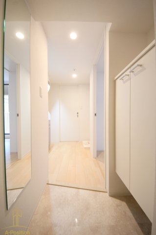 玄関　セレニテ本町ルフレ