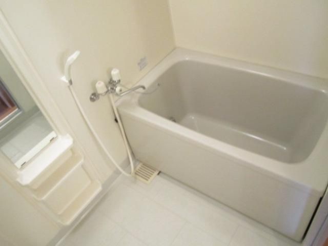 バス・シャワールーム　一日の疲れを癒す、ゆったりバスルーム