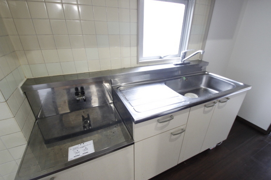 キッチン　※別号室の写真になります。