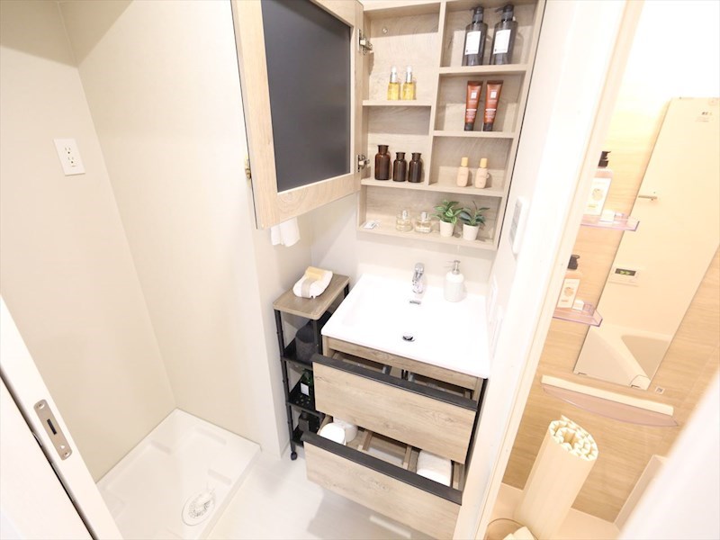 洗面設備　脱衣所　独立洗面台　収納スペース有