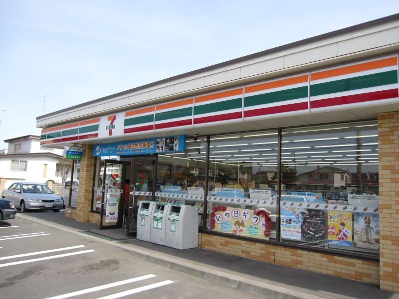 コンビニ　セブンイレブン苫小牧日吉町店（コンビニ）まで368m