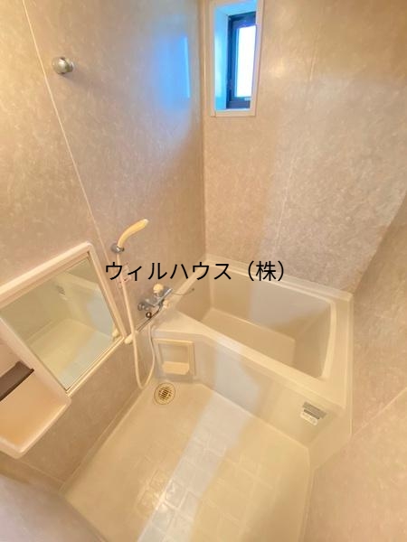 バス・シャワールーム　キレイにリフォームされています！