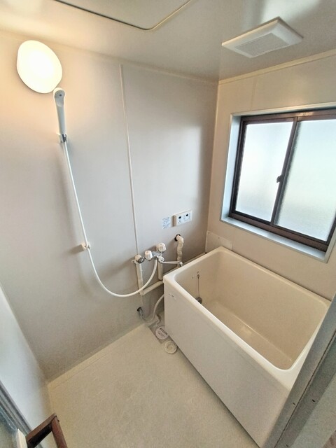 バス・シャワールーム　★★お風呂は嬉しい追焚機能付きです♪★★