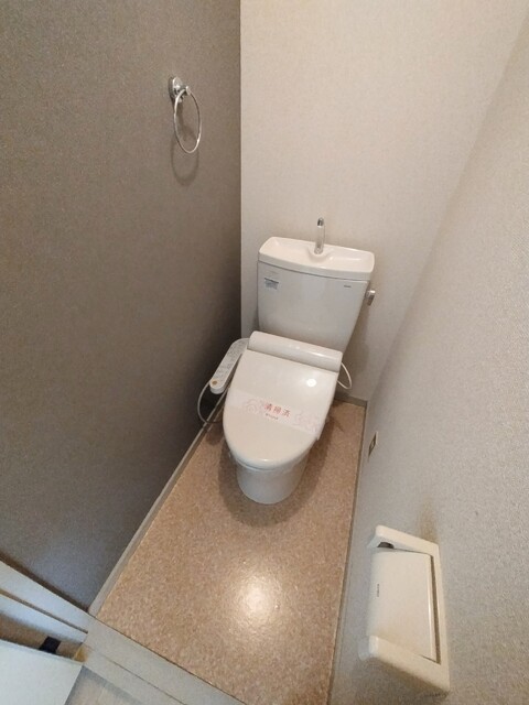 トイレ　★★トイレは嬉しい洗浄機能付き便座です♪★★