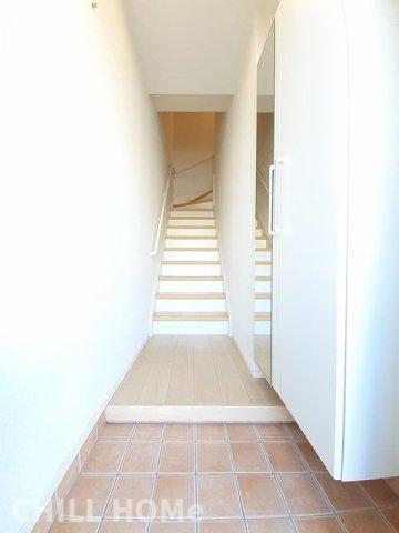 玄関　当社、チルホームのHPもご覧ください(^^)/物件情報多数♪