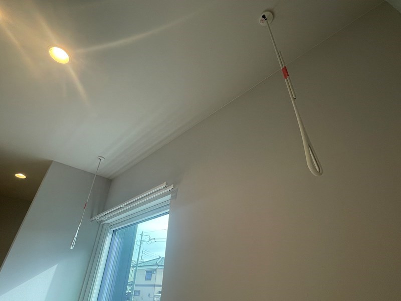 バルコニー　洋室に室内物干しあり