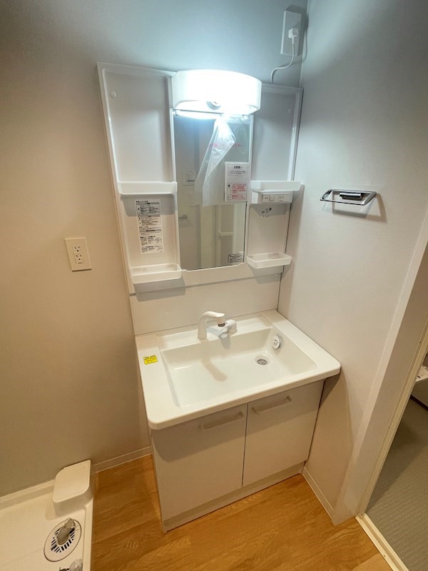 洗面設備　シャワー付き洗面化粧台