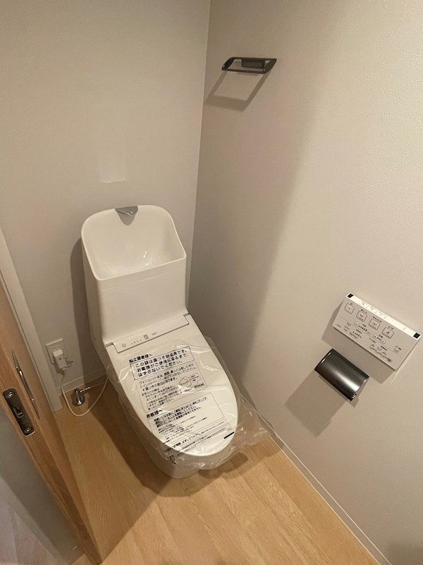 トイレ　温水洗浄便座