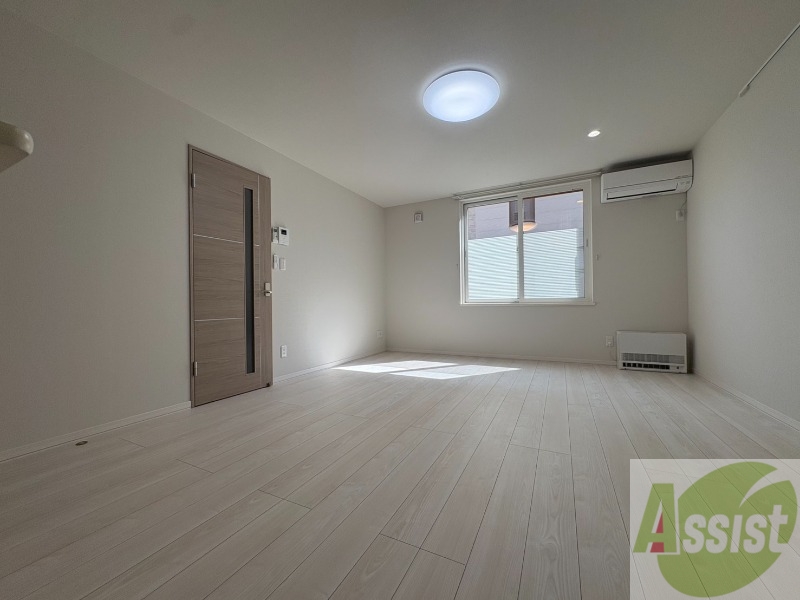 居室・リビング　広々としたリビングですね。使い勝手がよさそうですね！