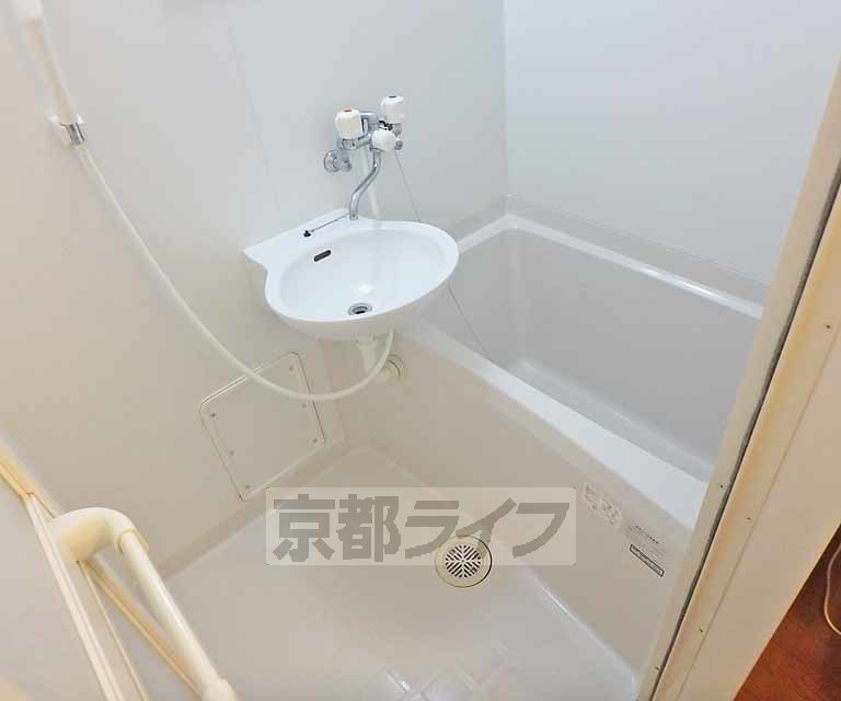 バス・シャワールーム　一日の疲れを癒すバスルーム