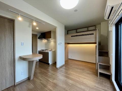 居室・リビング　室内