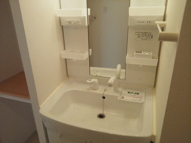 洗面設備　スペースが確保できる洗面所です