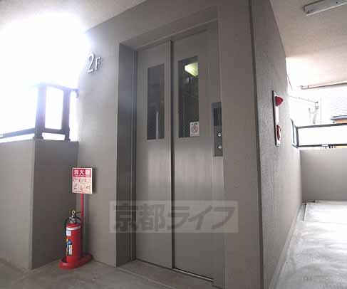 その他　エレベータ付き。