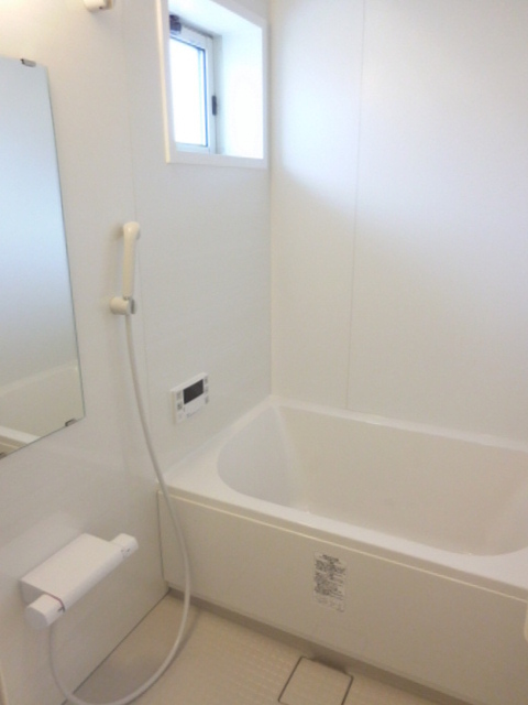 バス・シャワールーム　勿論、追焚もできます。浴室換気暖房乾燥機付きです。