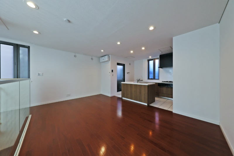 居室・リビング　２階のリビングダイニングキッチン