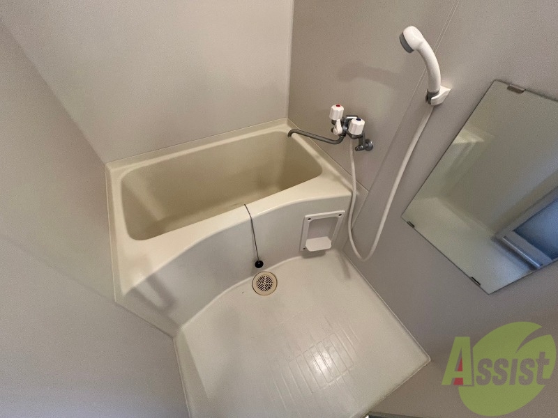 バス・シャワールーム　お風呂になります。一日の疲れを癒してくださいね。