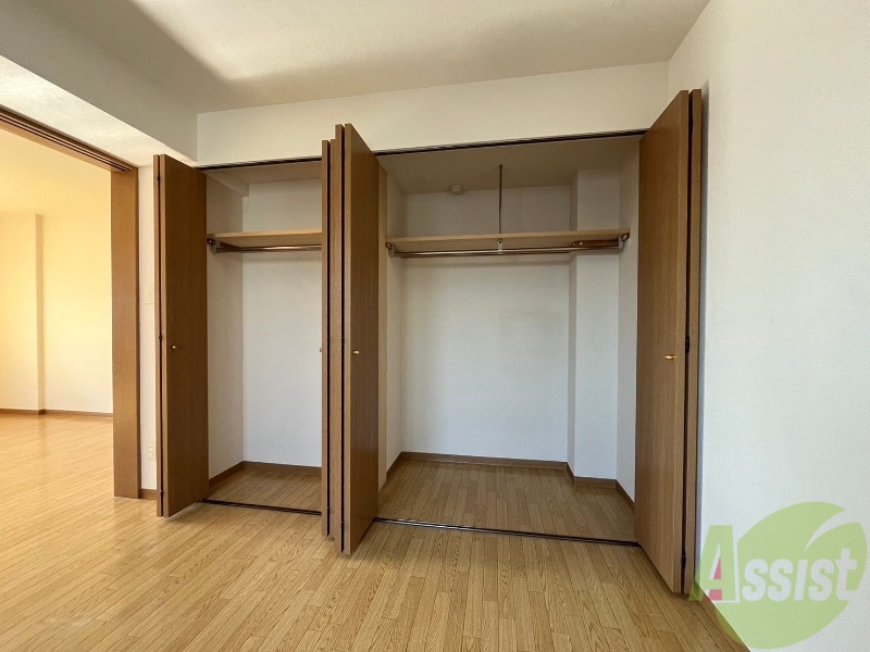 収納　寝室の収納です。部屋がすっきり片付きます。